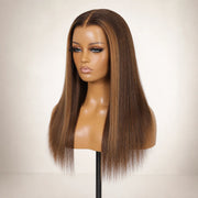 Seitenansicht der HUGYOO Echthaarperücke „Brown Highlights Silky Straight“ für Halt ohne Kleber auf einem Perückenkopf.